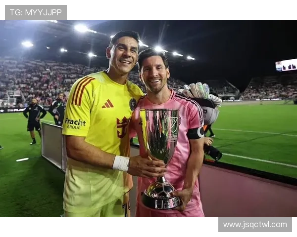 梅西带领迈阿密国际逆转胜利，豪华阵容闪耀美国大联盟赛场